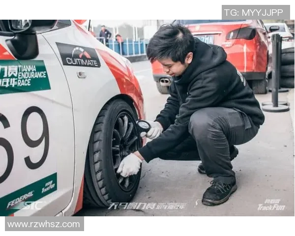 成都网球队耐力训练引发热议球迷与专家观点交锋 成都网球队耐力训练引发热议球迷与专家观点交锋