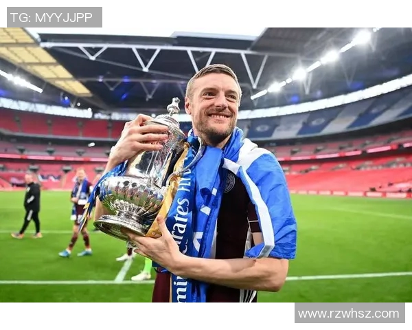 足球明星外号地狱犬背后的故事与传奇成就揭秘